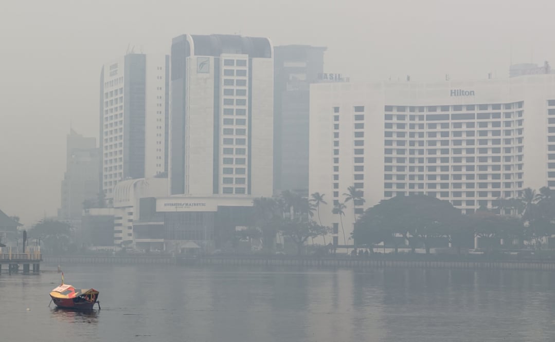 El rey de Malasia, el sultán Ibrahim, autorizó la declaración del estado de emergencia en todo el distrito de Serian, en Sarawak. Foto: AP/ Xpin Voon
