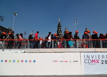 Suspenden temporalmente pista de hielo del Zócalo por sismo