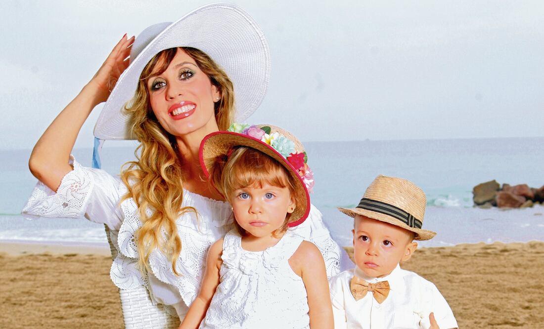 Filippa vino a disfrutar de la playa con sus hijos Brando y Lyuma, quienes viven entre Italia y el resto del mundo (YADIN XOLALPA. EL UNIVERSAL)