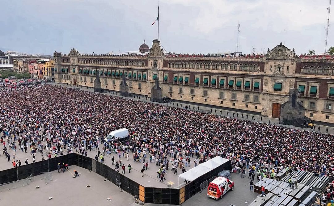 50 mil personas se reunieron en la Plaza de la Constitución ayer para ver a BTS, de acuerdo con cifras oficiales. Foto: Diego Simón / EL UNIVERSAL