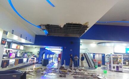 Tras granizada, caen plafones del techo de un cine en Ecatepec; hay 3 lesionados