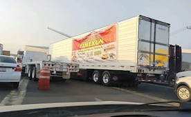Transportistas de Tamexun bloquean la México-Querétaro; demandan reapertura de restaurantes cerrados por corrupción