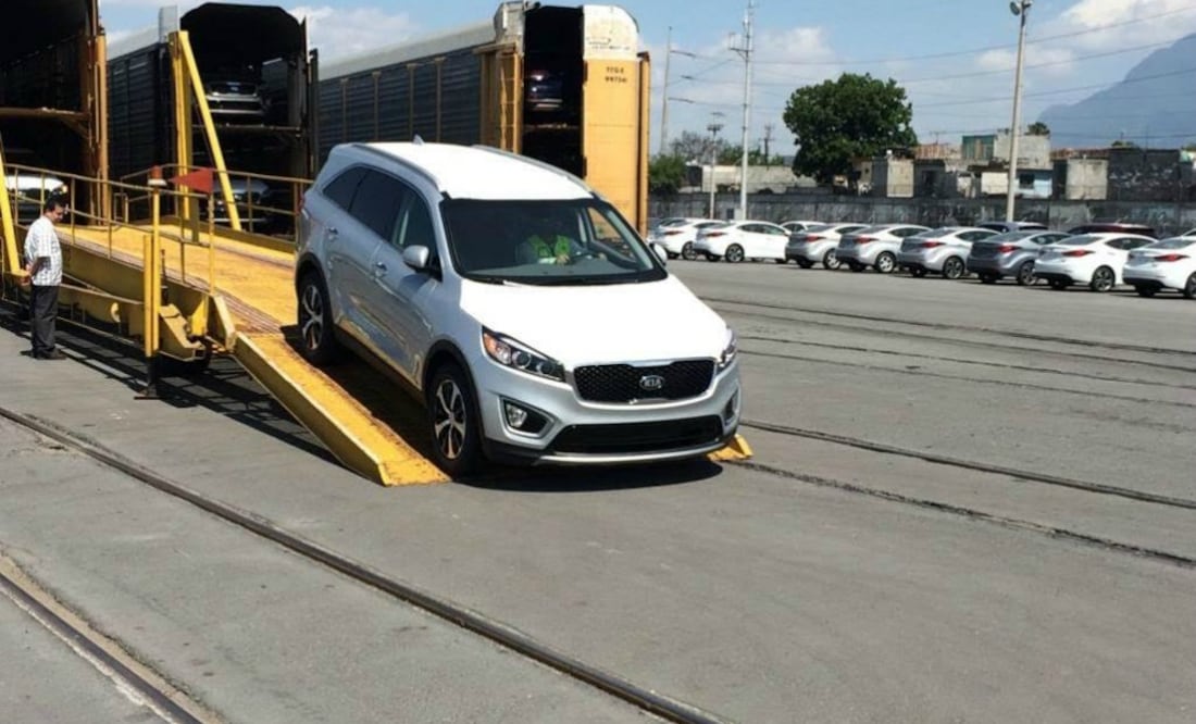 Via terrestre llegaron las primeras 269 unidades del Sorento