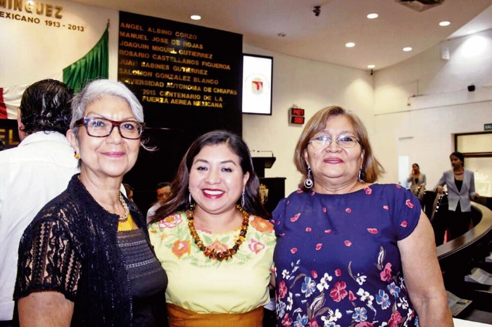 María Mayo (centro) dice que sufrió violencia política durante su campaña. Aquí, con integrantes de la Red por la Paridad Efectiva de Chiapas (Repare). (FOTO: CORTESÍA)