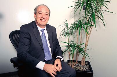 "Urge reconstruir el tejido social"