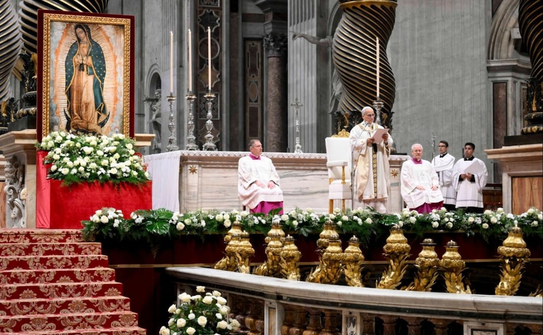 Es el primer 12 de diciembre en que León XIV presidió esta misa en honor a la Virgen de Guadalupe en la basílica de San Pedro que incluyó lecturas y cánticos de la celebración en español, inglés y portugués. Foto: @vaticannews_es