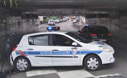 Policía mata a dos secuestradores en iglesia de Normandía