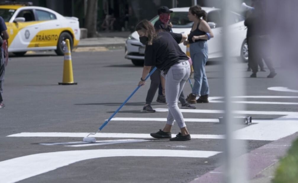 “Fue el ejército”: con pinta en Reforma familiares de desaparecidos piden alto a la militarización en México