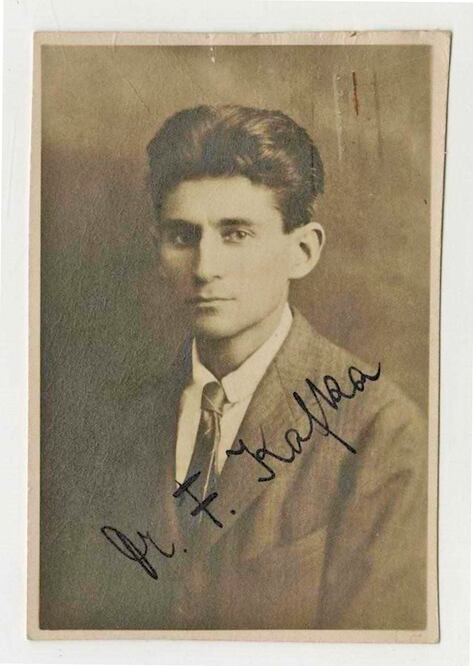 El impacto del escritor checo en la literatura de Hispanoamérica es fuerte y, aunque su mayor divulgador fue Jorge Luis Borges, son relevantes los nombres de José Ortega y Gasset, Arqueles Vela y Efraín González Luna. Foto: Museo Franz Kafka