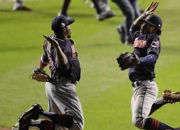 Pitcheo de Indios silencia a los Cachorros