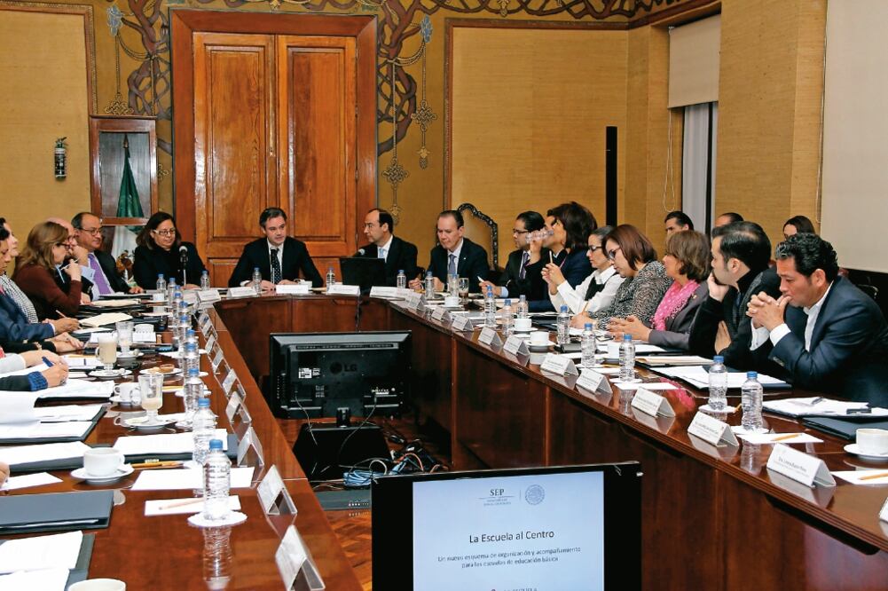 El secretario de Educación Pública, Aurelio Nuño, durante la presentación del programa Escuela al Centro a legisladores (SEP)