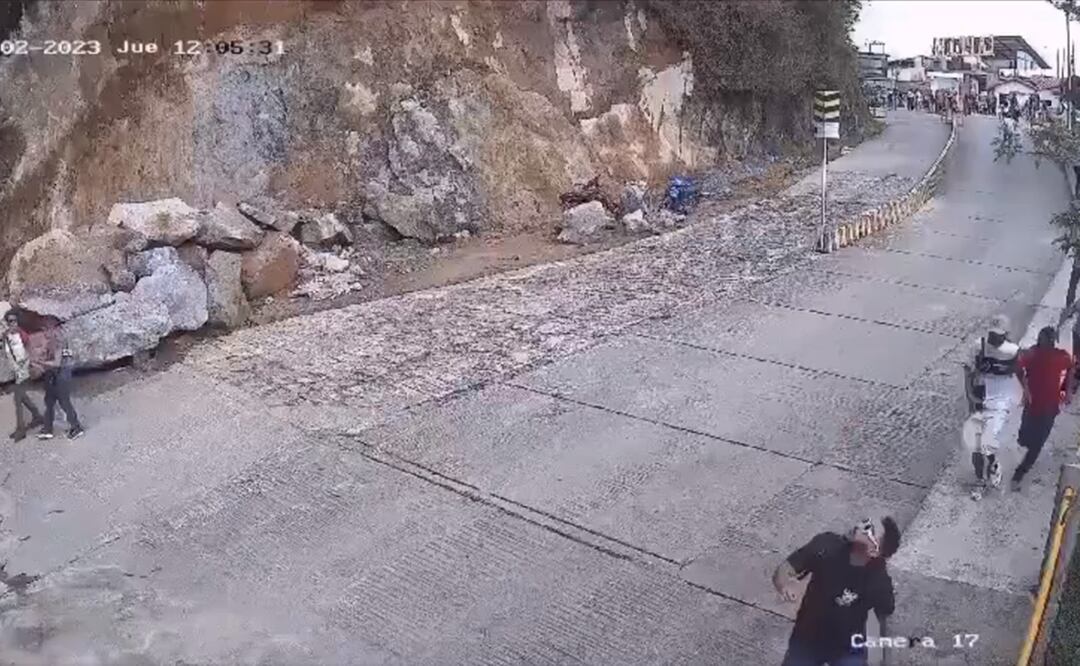 Una lluvia de piedras negras cayó sobre una calle de la zona y cubrió a las personas que circulaban por el sector, que es muy visitado por turistas de otras partes de Colombia y del exterior. Foto: Tomada de Video