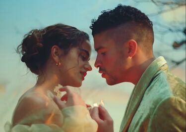 Bad Bunny y Rosalía elevan la temperatura este 14 de febrero con "La noche de anoche"