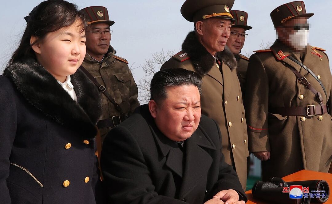 Kim Jong Un, durante un simulacro táctico para reforzar la capacidad de disuasión de guerra y contraataque nuclear del país en un lugar no revelado en Corea del Norte. Foto: EFE
