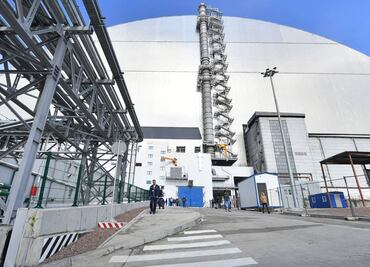 Ucrania inaugura cúpula gigante que cubre reactor accidentado de Chernóbil