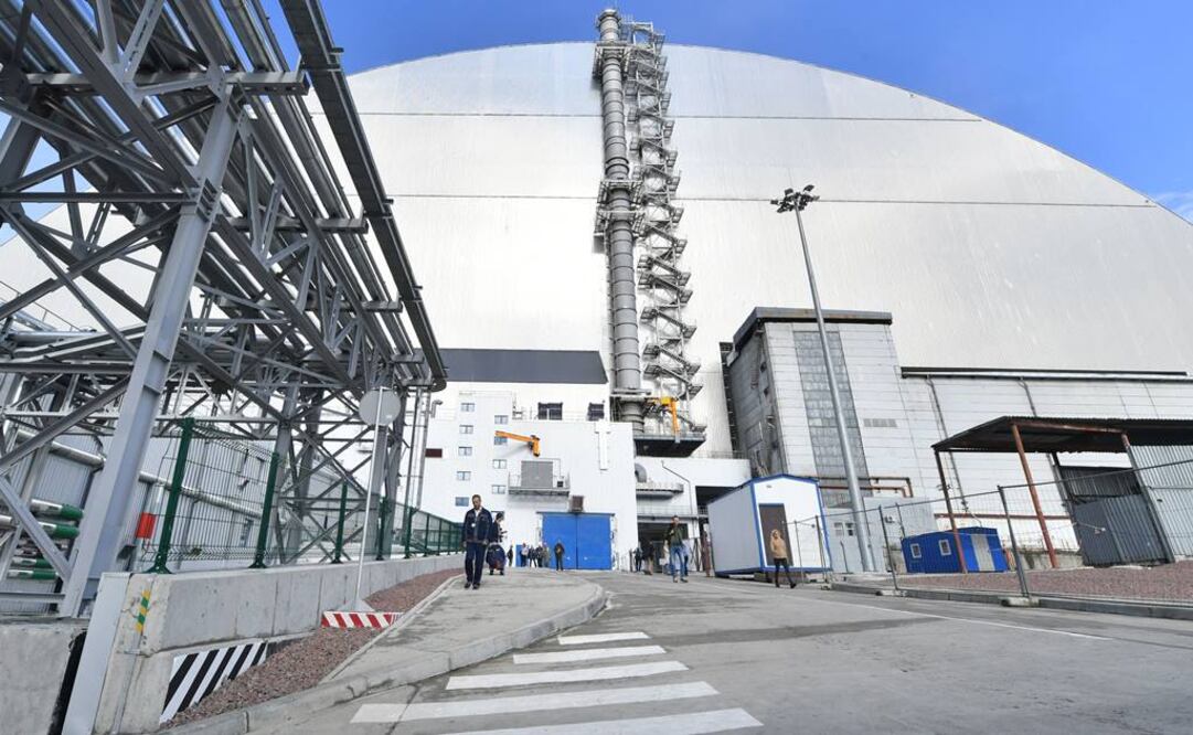 La nueva cúpula metálica que cubre al reactor accidentado de la central nuclear de Chernóbil (Foto: AFP)