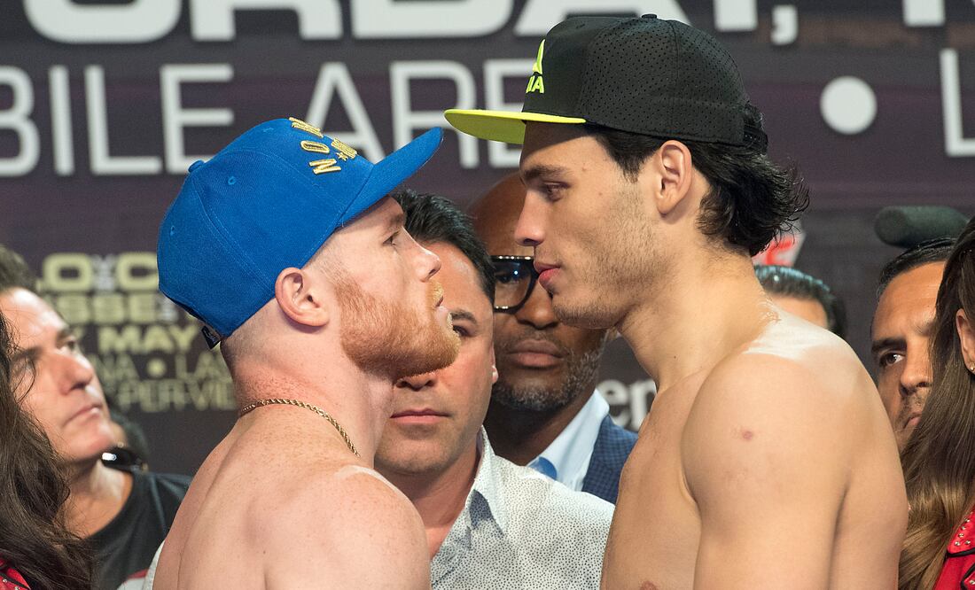 Imago. Saul "Canelo" Alvarez y Julio César Chávez Jr, durante la ceremonia de pesaje