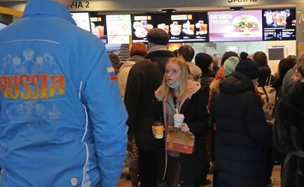 Tras cierre de McDonald´s, rusos revenden hamburguesas por más de 6 mil pesos 