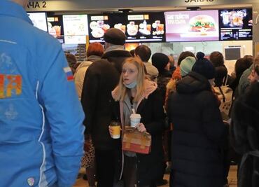 Tras cierre de McDonald´s, rusos revenden hamburguesas por más de 6 mil pesos