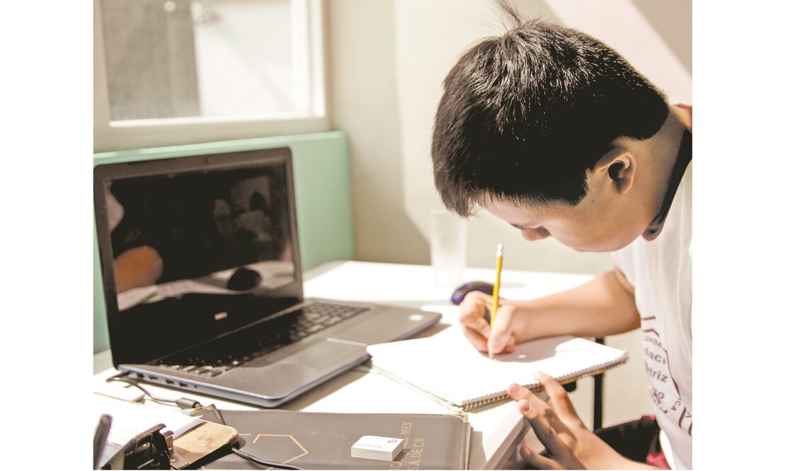 Uno de los requisitos para entrar al programa es saber cómputo. Foto: ARCHIVO EL UNIVERSAL