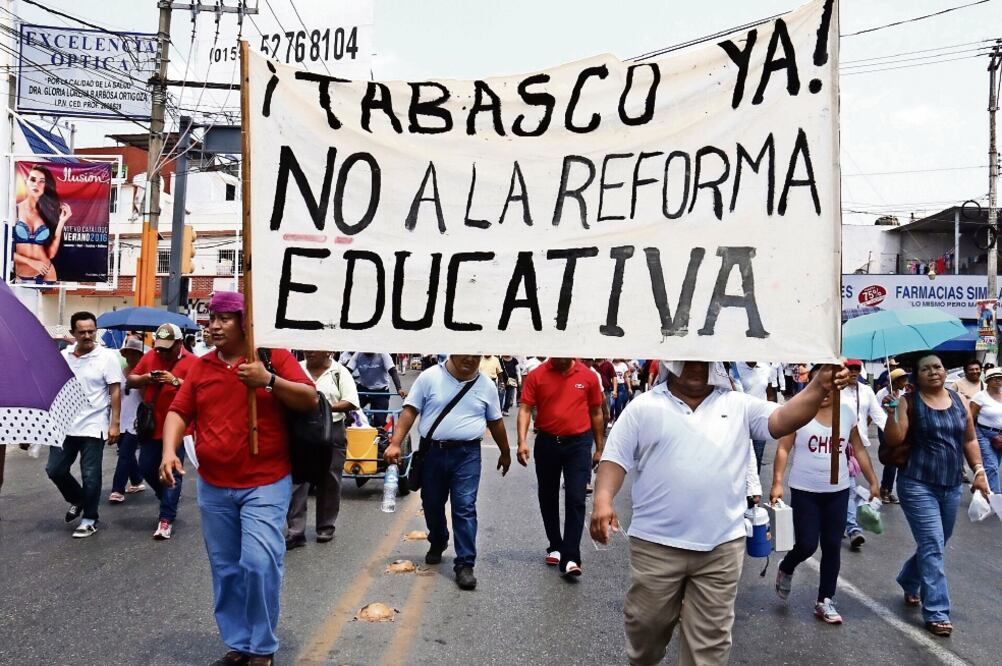 Cerca de 4 mil profesores marcharon por las calles de Villahermosa encabezados por la Coordinadora Estatal de Trabajadores de la Educación de Tabasco (CETET ) (LUMA LÓPEZ. EL UNIVERSAL)