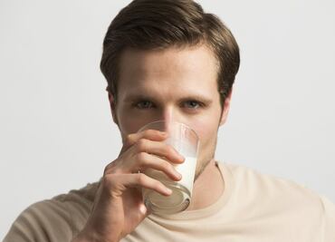 ¿Tomar leche hace más fuertes los huesos?