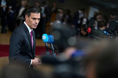 Pedro Sánchez descarta dimitir y convocar a elecciones tras escándalo de corrupción; oposición exige elecciones 