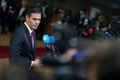 Pedro Sánchez descarta dimitir y convocar a elecciones tras escándalo de corrupción; oposición exige elecciones