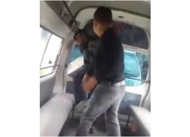 Por "no traer para el pasaje", conductor de combi golpea a vendedor ambulante