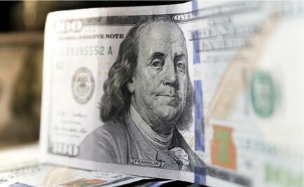 Dólar baja 18 centavos, cierra por debajo de 21 pesos; es su mayor caída en 3 meses