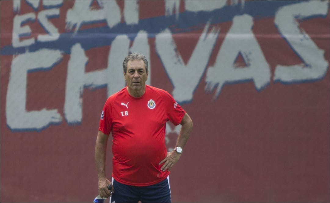 Chivas analizó a diferentes candidatos para ser su director técnico para el Apertura 2019. Foto: Imago 7