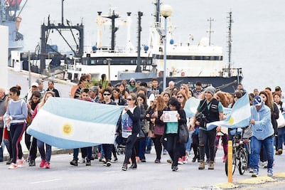 Exigen reanudar búsqueda de submarino argentino 