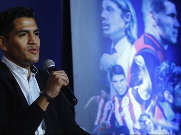 Jesús Sánchez es baja de Chivas