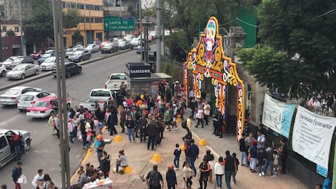 Lluvia y corte de agua en CDMX no impiden visita a panteones