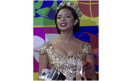 Ángela Aguilar brilla en los Premios Juventud y se lleva dos galardones