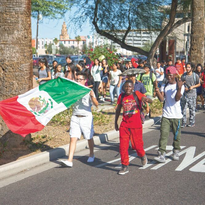 En repetidas ocasiones, jóvenes mexicanos han salido a las calles en diversas ciudades de Estados Unidos para defender su derecho a la educación. IME Becas ha sido un mecanismo para elevar oportunidades educativas de connacionales en ese país desde 2005.