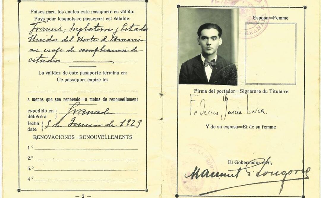 Con motivo de este 80 aniversario de su fusilamiento, se han reeditado todas las obras de Gibson sobre Lorca. En la imagen, el pasaporte del poeta. FOTO: Archivo.