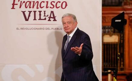 AMLO anuncia incremento salarial del 8.2% a maestros