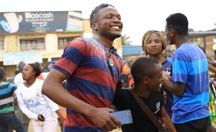 Sobreviviente del ébola cumplirá promesa a su madre de ir a la universidad en el Congo