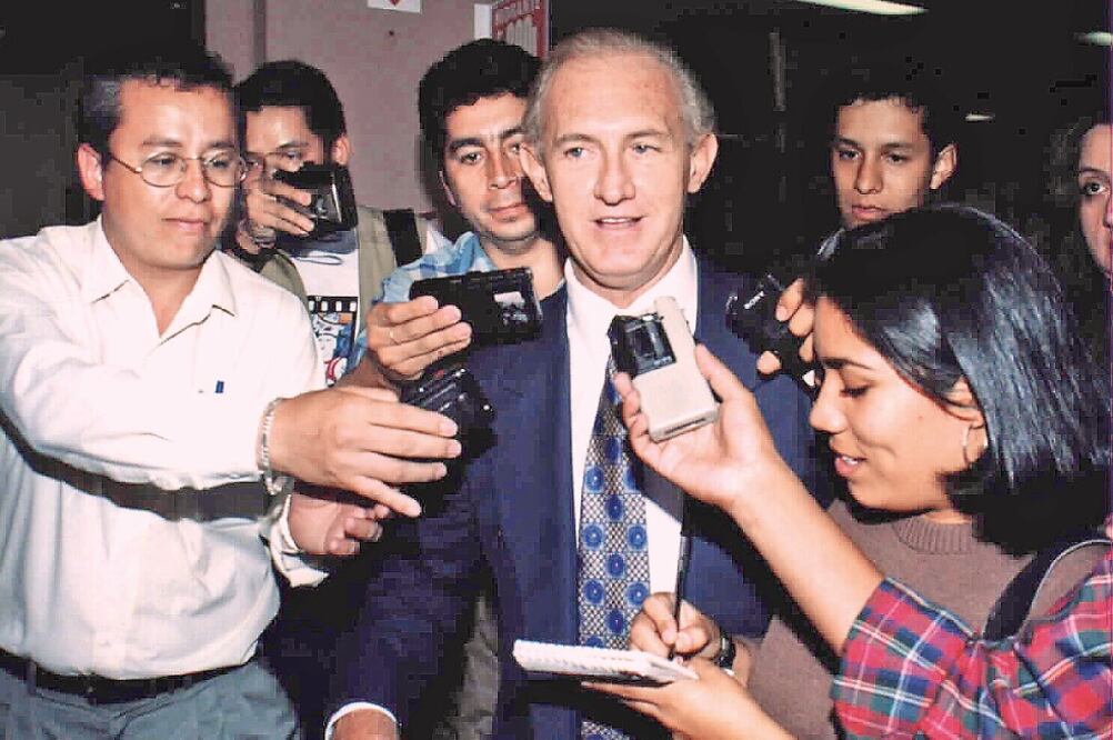 Experto señala que la actuación de Pablo Chapa Bezanilla compromete su ética profesional, ya que hizo públicos los expedientes de un caso en el que ya no tiene ningún tipo de interés jurídico (ARCHIVO)