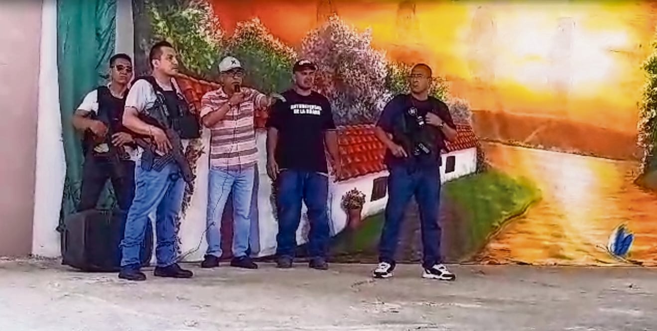 Un dron cargado de explosivos cayó en el lugar donde se encontraban elementos de la Guardia Nacional e incluso había militares. Foto: Especial