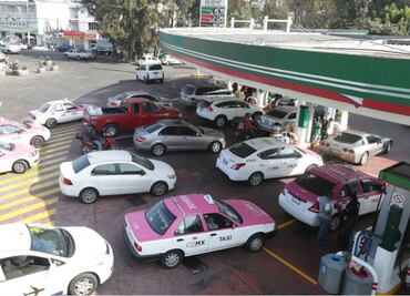 Lleva 12 años de taxista; por primera vez padece una escasez de gasolina