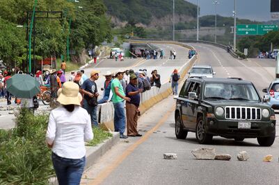 Denuncian robo de vehículos nuevos por bloqueos magisteriales