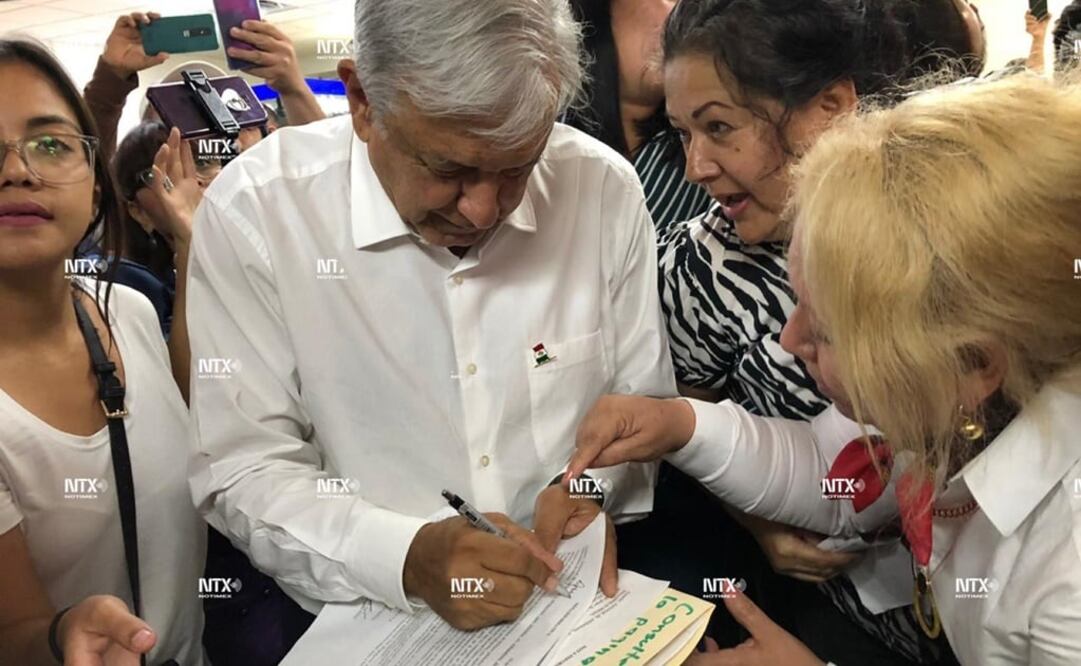 A su arribo a Sonora, el mandatario escuchó fuertes reclamos de corrupción en dependencias como Sedatu a nivel local / FOTO: Notimex