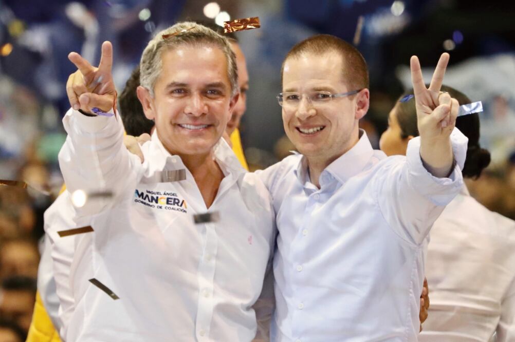 Ricardo Anaya estuvo acompañado por el ex jefe de Gobierno capitalino, Miguel Ángel Mancera, durante un mitin en el gimnasio Juan de la Barrera, en la delegación Benito Juárez. Ariel Ojeda / EL UNIVERSAL