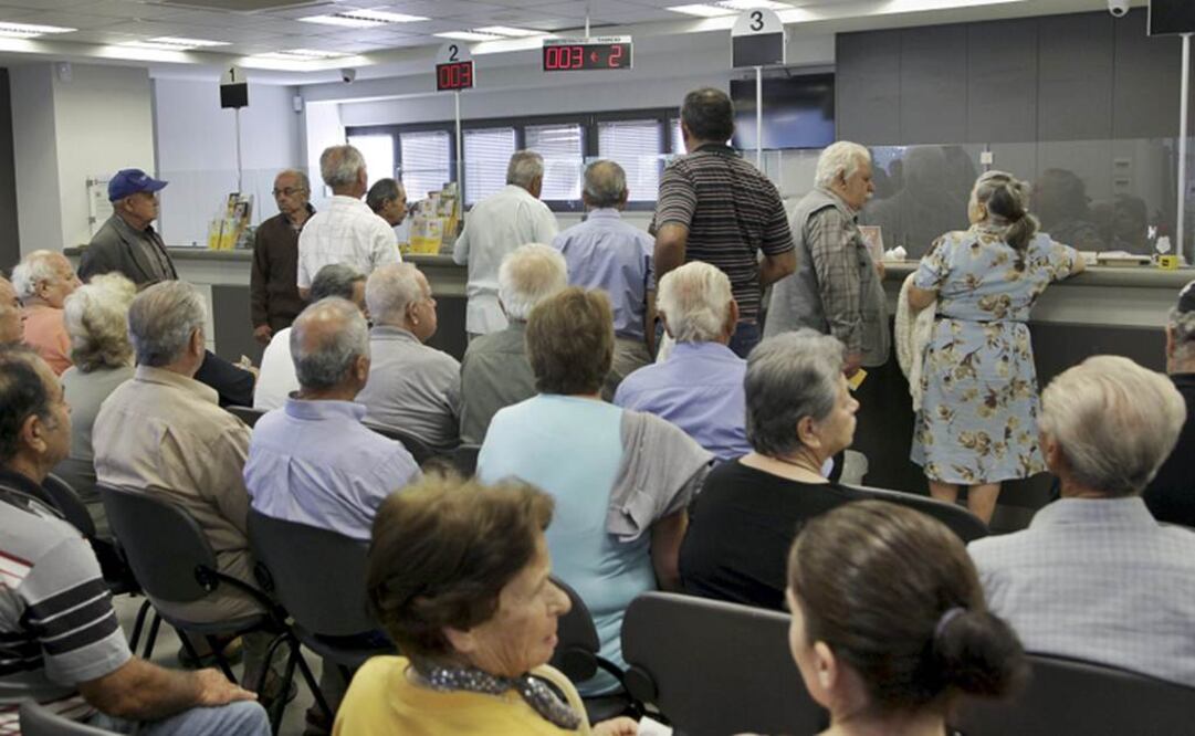 Los bancos de Grecia abrieron hoy después de tres semanas de cierre. (Foto: Reuters)