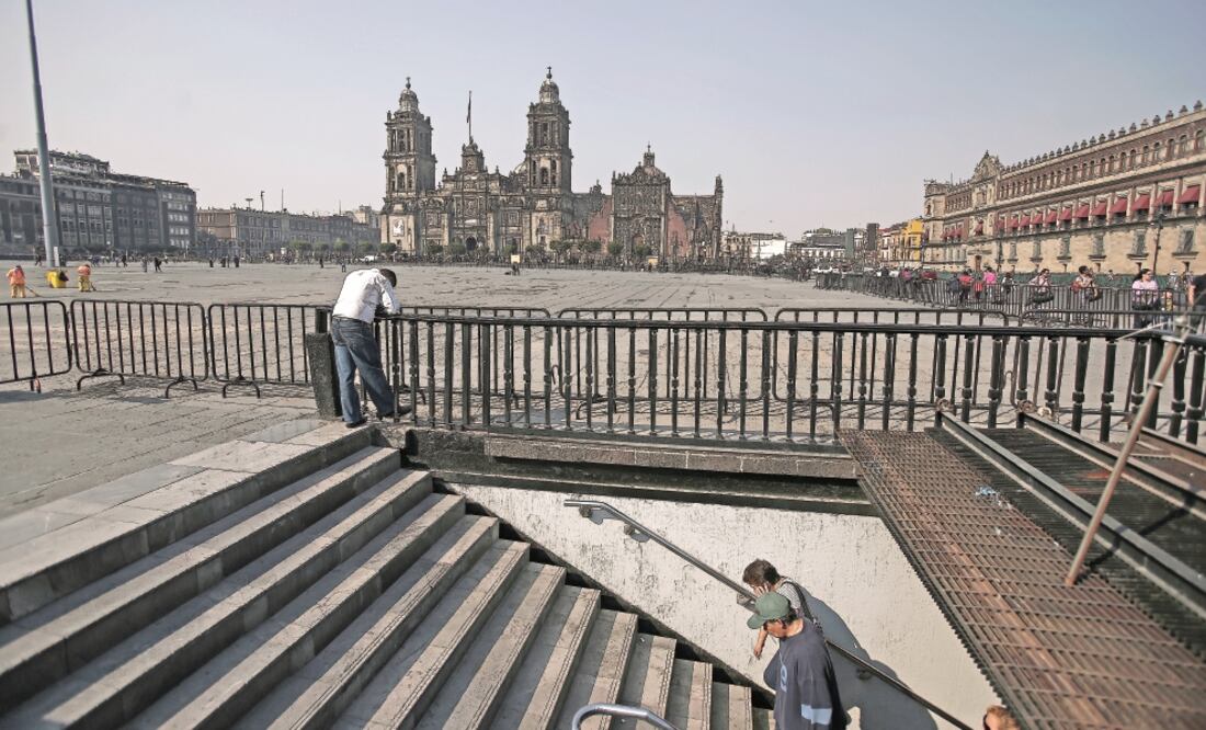 En la plancha del Zócalo capitalino comenzaron con los preparativos para la visita del papa Francisco, donde se prevé que recibirá las llaves de la Ciudad (ALEJANDRO ACOSTA. ELUNIVERSAL)