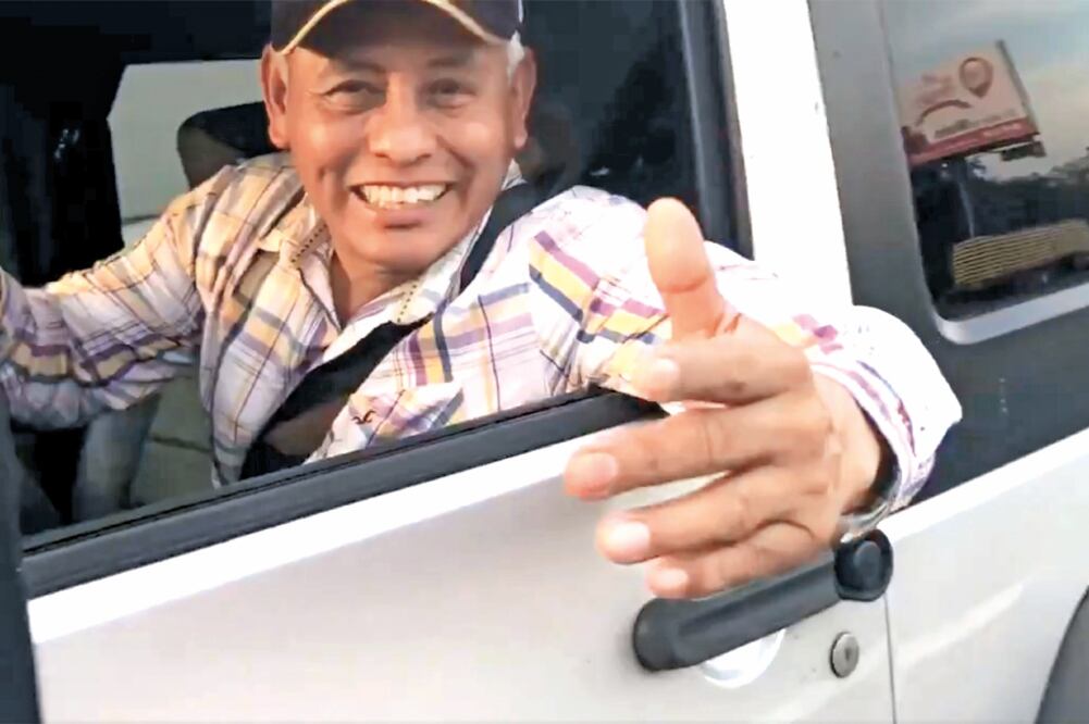 El conductor del Jeep dijo llamarse José Juan Gaeta y afirmó que trabaja para el Cisen, mientras que el secretario de Gobernación, Alfonso Navarrete Prida, reveló que existe un seguimiento a todas las actividades de corte electoral (TOMADAS DE TWITTER)