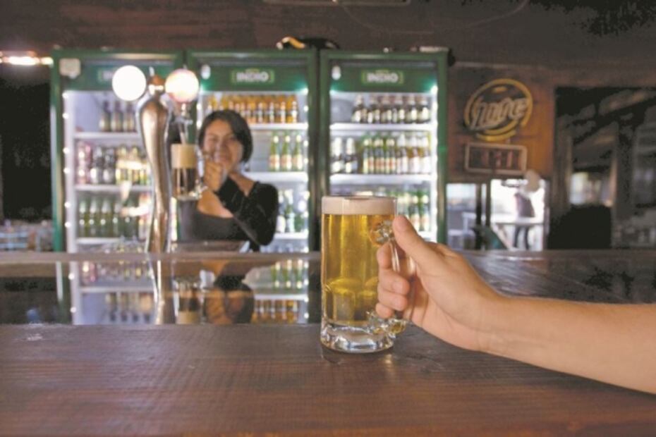 Fracasa impuesto a refrescos y cigarros; lejos de desincentivar, incrementa su consumo