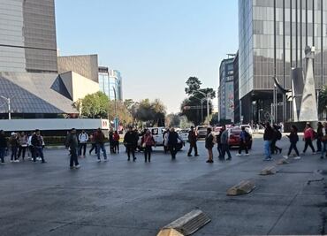 Bloqueos simultáneos colapsan vialidades de la CDMX; colonos, maestros y médicos exigen atención a sus demandas